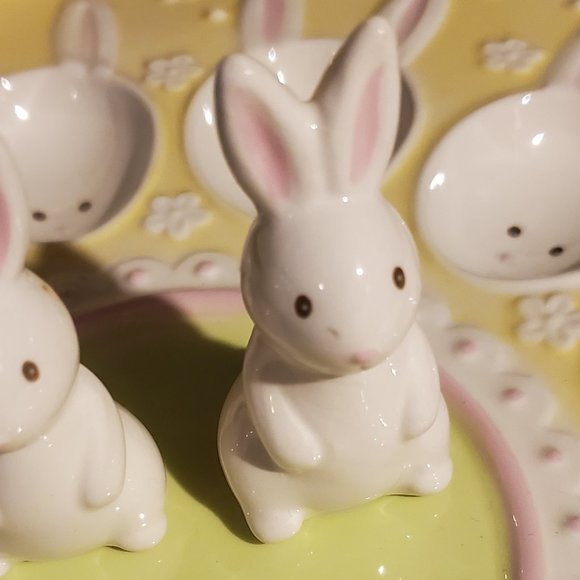 Grasslands Road Spring Collection Egg Plater with Salt & Pepper Bunny Shakers - Picture 5 of 6